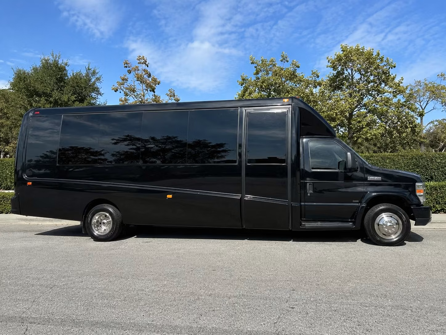 minibus and charter bus rentals for newark nature and outdoor education trips